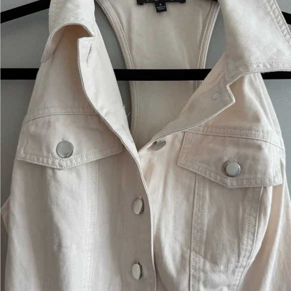 Sleeveless Cream Button-Down Dress - Picture 4 of 6